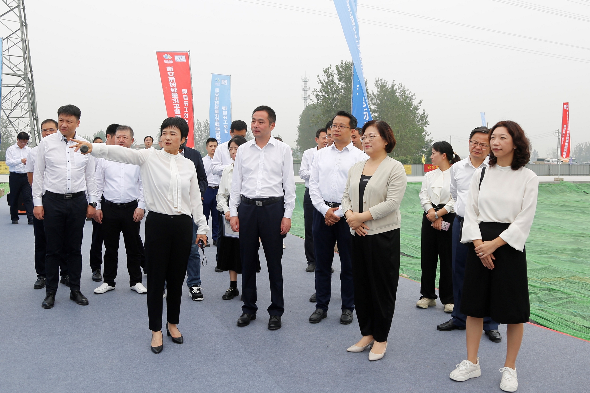 1696670165479772.jpg 淮安偉時(shí)輕量化車載新型顯示組件項(xiàng)目開工建設(shè)3.JPG